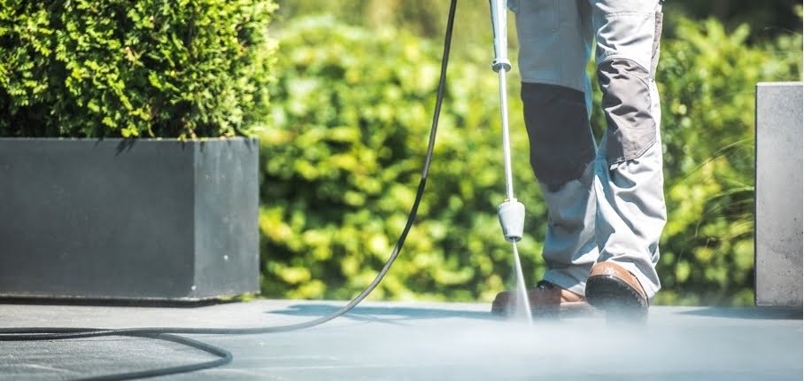 tips verwijderen groene aanslag op tuintegels