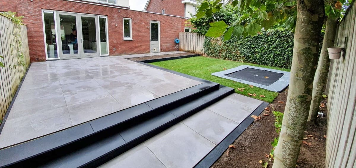 Tuinaanleg in Rosmalen met keramische tegels
