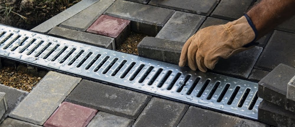 wateroverlast in de tuin watergoot bij wateroverlast in de tuin