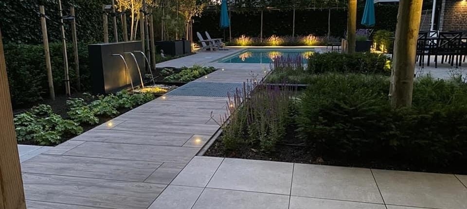 Tuin met zwembad