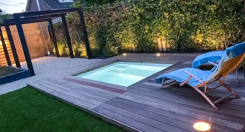 Tuinaanleg in Empel plungepool met zoutelektrolyse methode