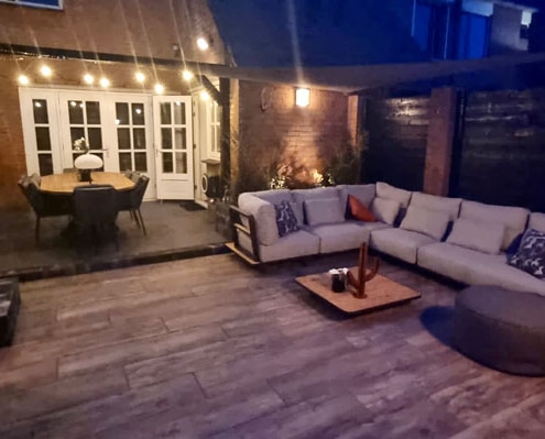 Houtlook tegels zorgen voor extra gezelligheid in deze tuin in Den Bosch - Van Hout tuinprojecten