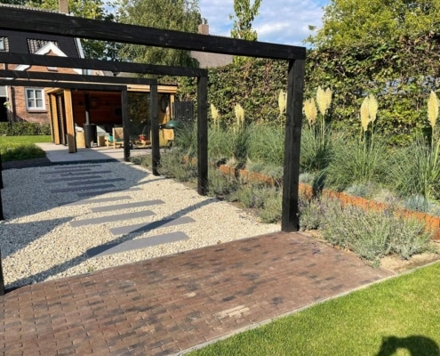 Kosten verspreiden? laat uw tuin dan door ons gefaseerd aanleggen! Van Hout Tuinprojecten denkt graag in oplossingen.
