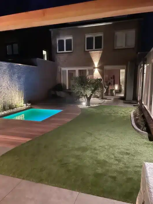 Moderne tuin aanleg met mediterrane stijl en plungepool