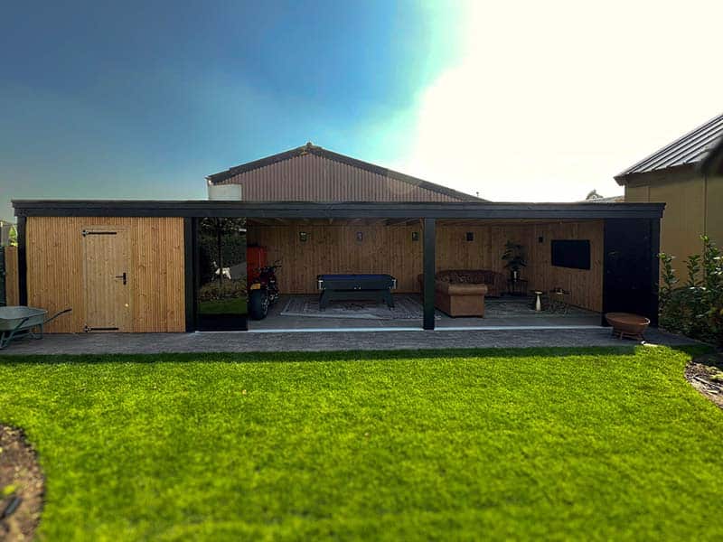 extra grote houten overkapping met berging in Drunen