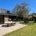Complete tuinrenovatie Waalwijk met grote terrastegels, gazon, overkapping en sierbeplanting